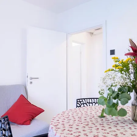 Vakantiehuis Secluded Sea View House - 10m From The Sea Gdinj