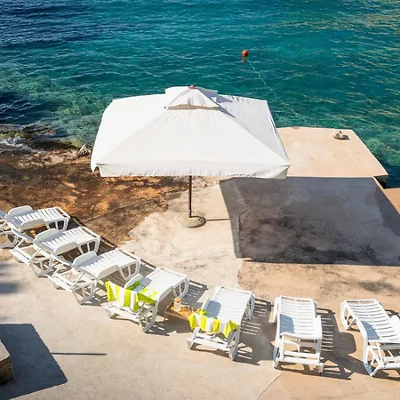 Vakantiehuis Secluded Sea View House - 10m From The Sea