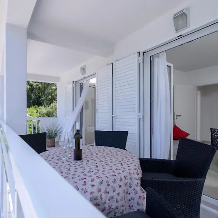 Vakantiehuis Secluded Sea View House - 10m From The Sea