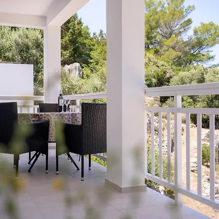 Vakantiehuis Secluded Sea View House - 10m From The Sea