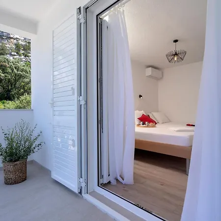 Secluded Sea View House - 10m From The Sea
