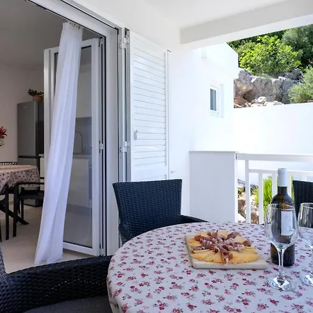 Vakantiehuis Secluded Sea View House - 10m From The Sea