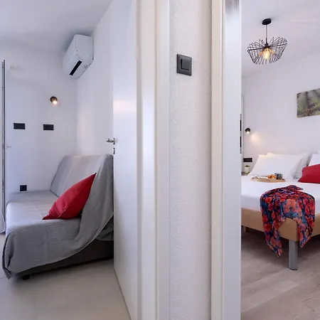 Secluded Sea View House - 10m From The Sea Vakantiehuis *