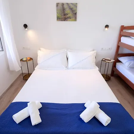 Vakantiehuis Secluded Sea View House - 10m From The Sea Gdinj