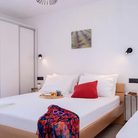 Vakantiehuis Secluded Sea View House - 10m From The Sea