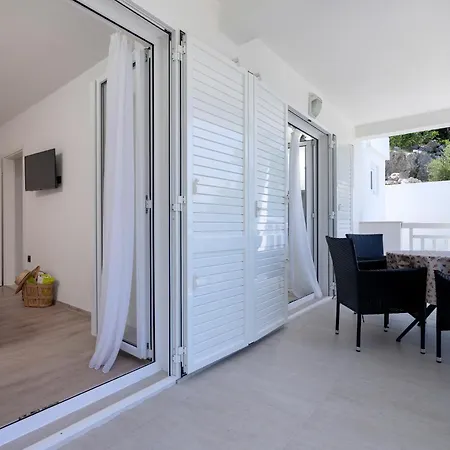 Secluded Sea View House - 10m From The Sea Vakantiehuis *