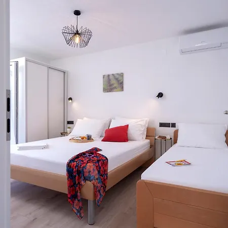 Vakantiehuis Secluded Sea View House - 10m From The Sea