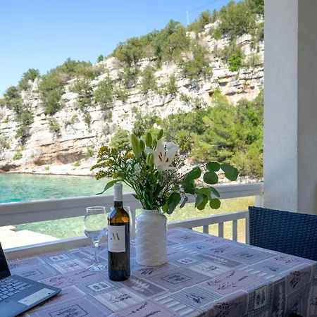 Secluded Sea View House - 10m From The Sea Vakantiehuis
