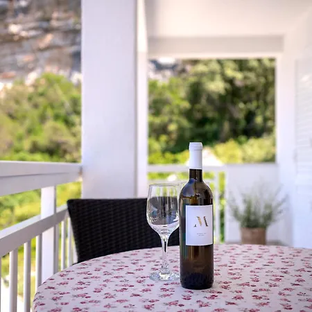 Vakantiehuis Secluded Sea View House - 10m From The Sea *