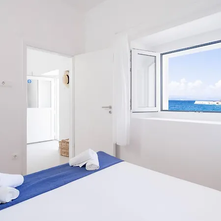 Vakantiehuis Secluded Sea View House - 10m From The Sea