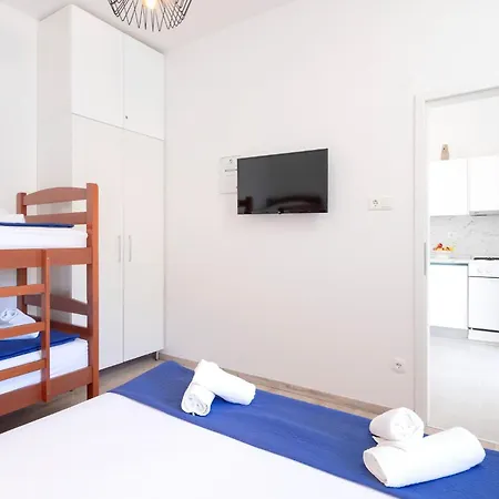 Vakantiehuis Secluded Sea View House - 10m From The Sea