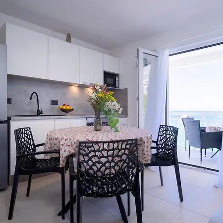 Secluded Sea View House - 10m From The Sea Vakantiehuis Gdinj