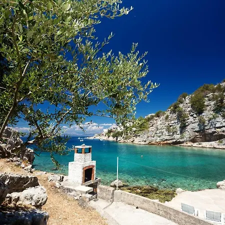 Secluded Sea View House - 10m From The Sea