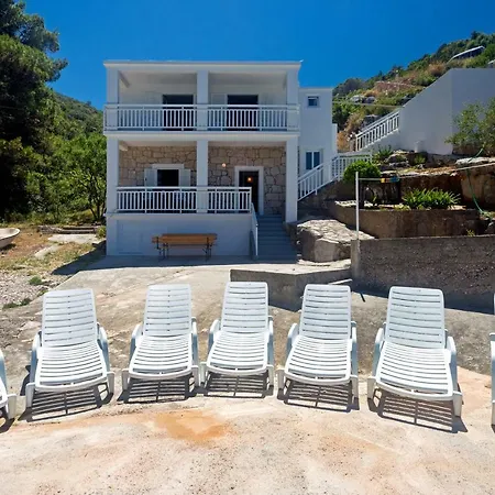 Vakantiehuis Secluded Sea View House - 10m From The Sea *