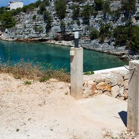 Vakantiehuis Secluded Sea View House - 10m From The Sea *