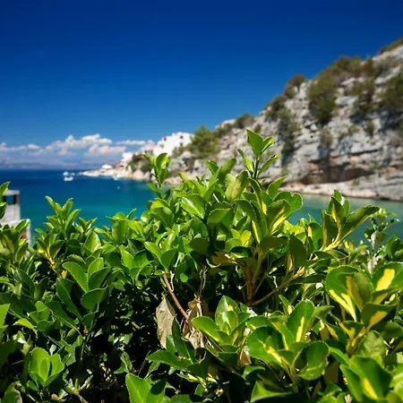 Vakantiehuis Secluded Sea View House - 10m From The Sea