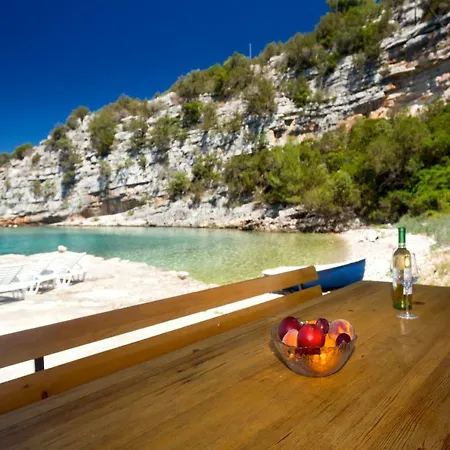 Secluded Sea View House - 10m From The Sea Vakantiehuis *